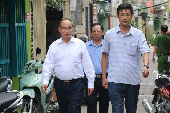vụ cây đổ đè học sinh tại tphcm đang điều tra nguyên nhân vụ việc hình 1 Vụ cây đổ đè học sinh tại TP HCM: đang điều tra nguyên nhân vụ việc