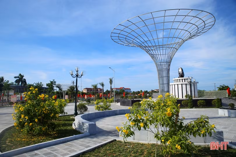 Rực rỡ cờ hoa, rộn ràng khí thế thi đua trước ngày đại hội điểm cấp huyện ở Hà Tĩnh