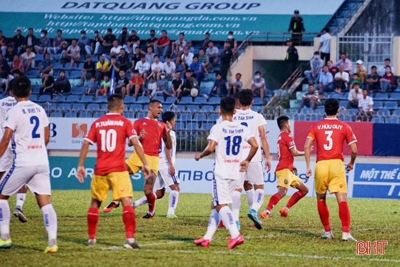 Hồng Lĩnh Hà Tĩnh loại Quảng Nam để vào tứ kết Cúp quốc gia