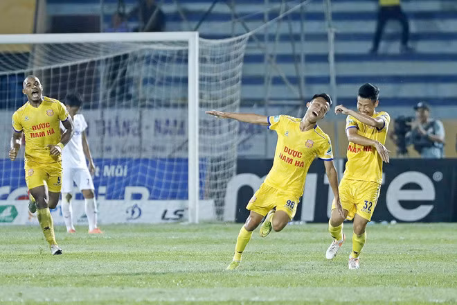 Thầy Park triệu tập 2 cầu thủ Hồng Lĩnh Hà Tĩnh lên tuyển