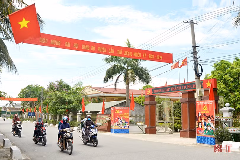 Rực rỡ cờ hoa, rộn ràng khí thế thi đua trước ngày đại hội điểm cấp huyện ở Hà Tĩnh