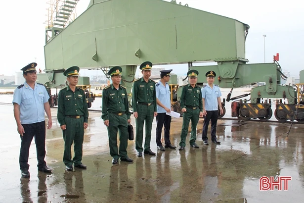 Liên tục đón - tiễn tàu lớn, hàng hóa qua 2 cảng biển của Hà Tĩnh tăng trở lại