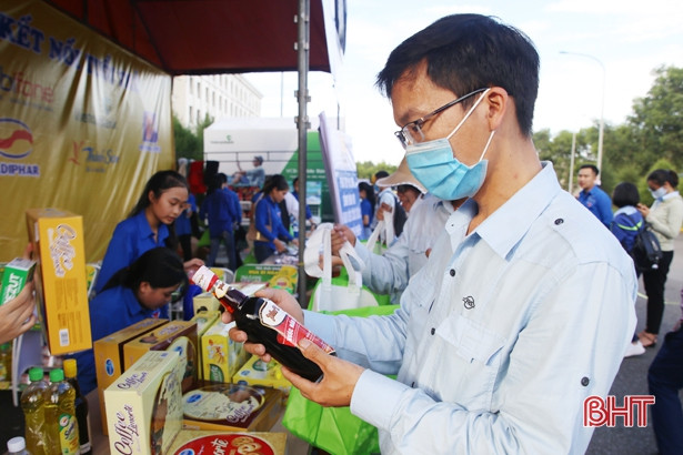 “Gian hàng 0 đồng” hỗ trợ thanh niên công nhân khó khăn tại Formosa Hà Tĩnh