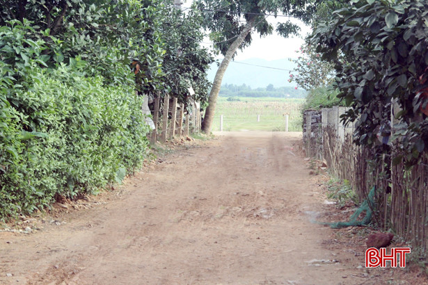 Phá tuyến đường ngăn sông Ngàn Sâu hòng khai thác cát trái phép ở Hà Tĩnh