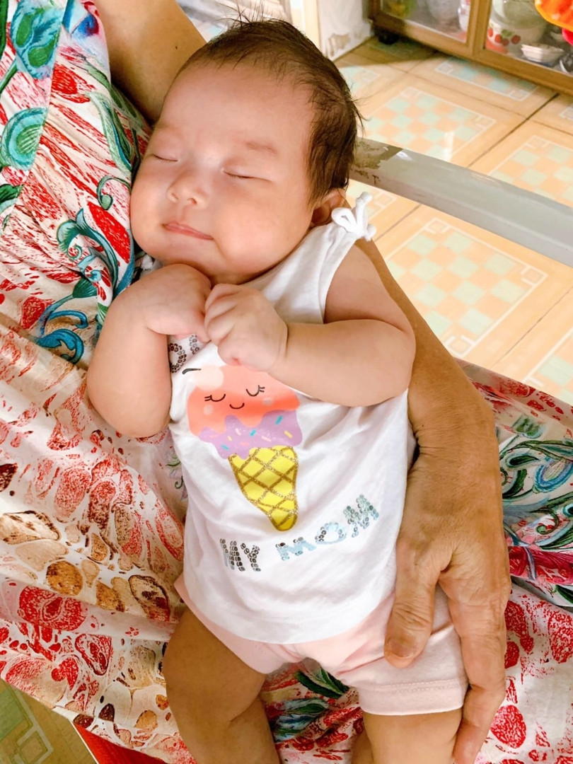 Muôn kiểu biểu cảm khi bé ngủ