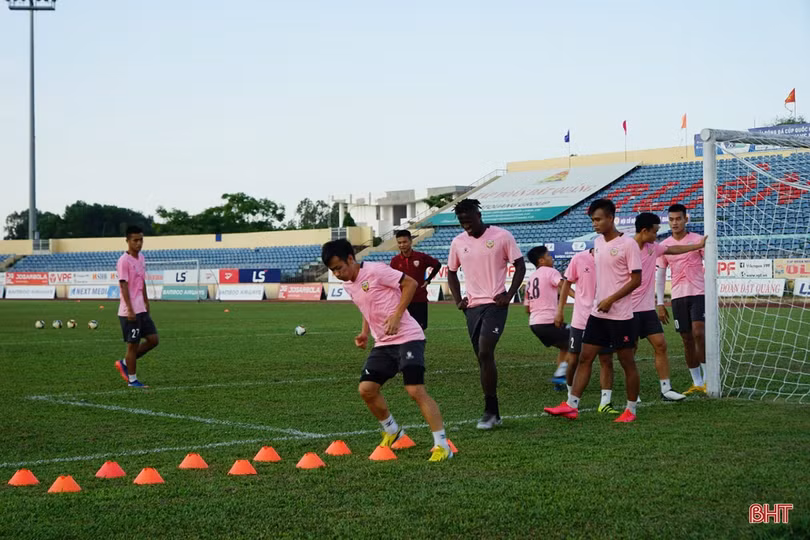 Hồng Lĩnh Hà Tĩnh làm quen sân Tam Kỳ, chuẩn bị gặp Quảng Nam ở Cúp Quốc gia