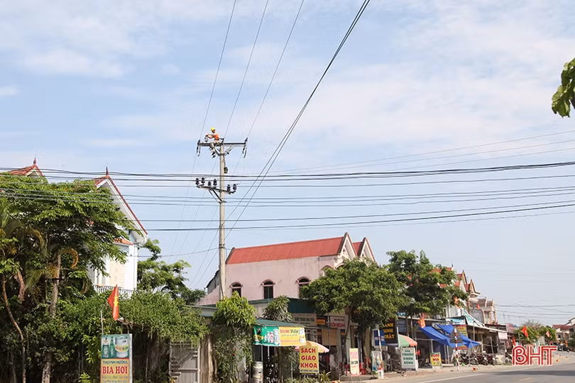 Điện lực Hà Tĩnh diễn tập “giải cứu” lưới điện bị thiên tai phá hỏng ở Nghi Xuân