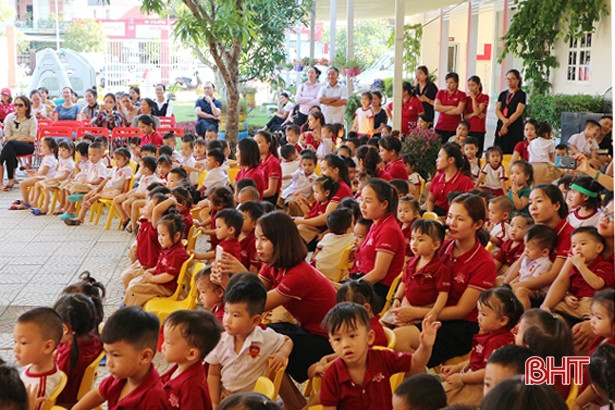 Tết Thiếu nhi sớm ở Trường mầm non iSchool Hà Tĩnh