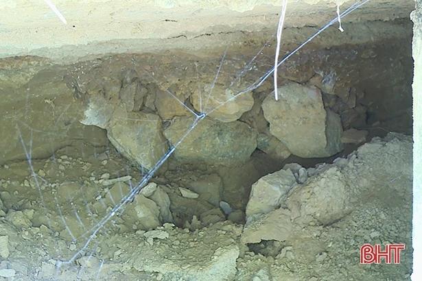 2 cây cầu trên huyện lộ 81 ở Vũ Quang “rệu rã”, người qua đường bất an