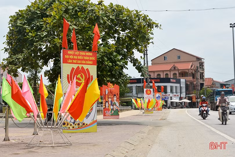 Rực rỡ cờ hoa, rộn ràng khí thế thi đua trước ngày đại hội điểm cấp huyện ở Hà Tĩnh