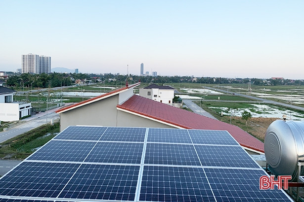 Điện lực Hà Tĩnh mua gần 1 triệu kWh từ công trình điện mặt trời áp mái nhà