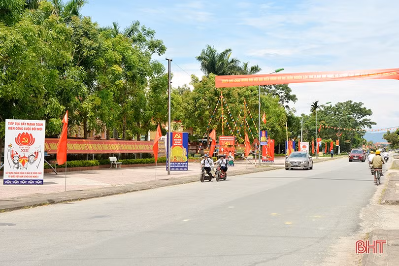 Rực rỡ cờ hoa, rộn ràng khí thế thi đua trước ngày đại hội điểm cấp huyện ở Hà Tĩnh