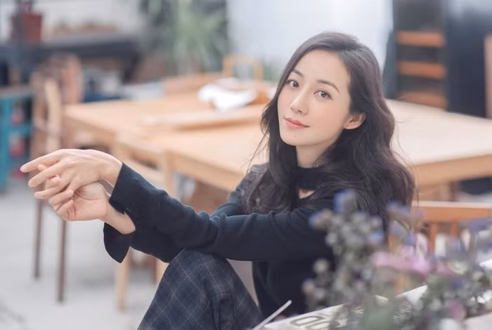 Phụ nữ hãy biết buông đi những gì đã cũ, phũ đi những thứ đã tàn, đừng vớt vát quá khứ nữa