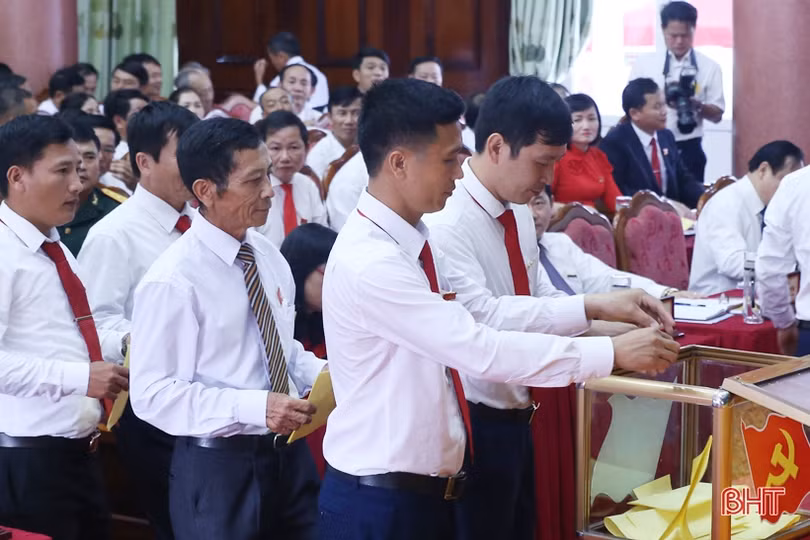 Ra mắt 39 Ủy viên Ban Chấp hành Đảng bộ huyện Thạch Hà nhiệm kỳ 2020 - 2025