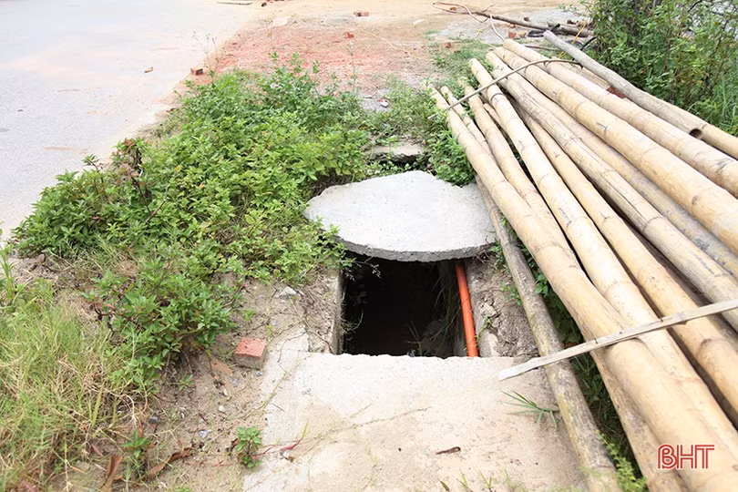 Hố ga, miệng cống thiếu nắp “bẫy” người đi đường Hà Tĩnh