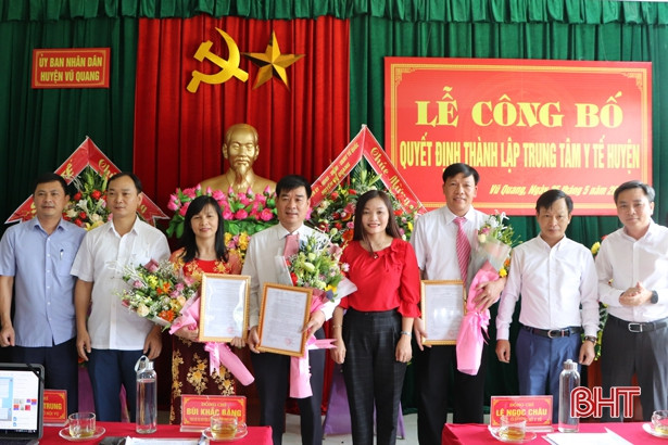 Công bố quyết định thành lập Trung tâm Y tế huyện Nghi Xuân, Hương Sơn