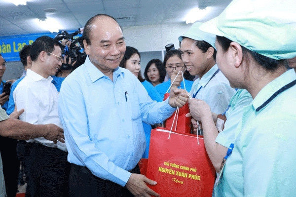 thủ tướng đối thoại với công nhân về nhà ở, thu nhập, việc làm hình 1 Thủ tướng đối thoại với công nhân về nhà ở, thu nhập, việc làm