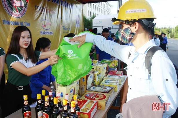 “Gian hàng 0 đồng” hỗ trợ thanh niên công nhân khó khăn tại Formosa Hà Tĩnh