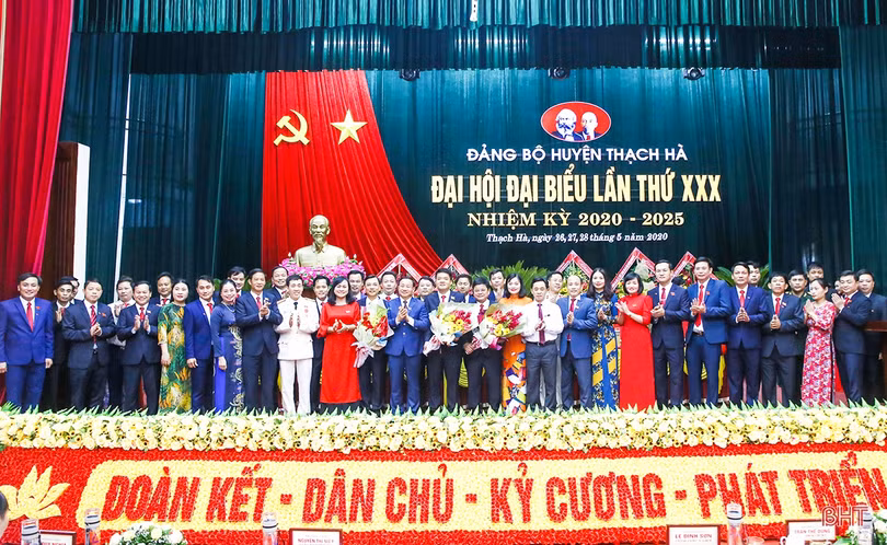 Ra mắt 39 Ủy viên Ban Chấp hành Đảng bộ huyện Thạch Hà nhiệm kỳ 2020 - 2025