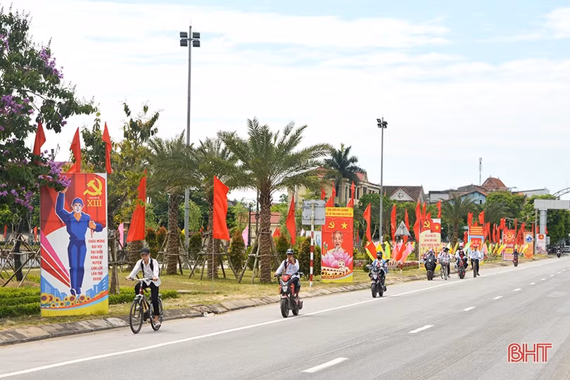 Rực rỡ cờ hoa, rộn ràng khí thế thi đua trước ngày đại hội điểm cấp huyện ở Hà Tĩnh