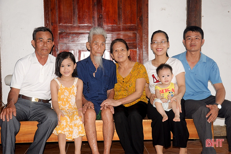 Gia đình “tứ đại đồng đường” ở Hà Tĩnh sắp có 2 tiến sỹ ảnh 6 Gia đình “tứ đại đồng đường” ở Hà Tĩnh sắp có 2 tiến sỹ