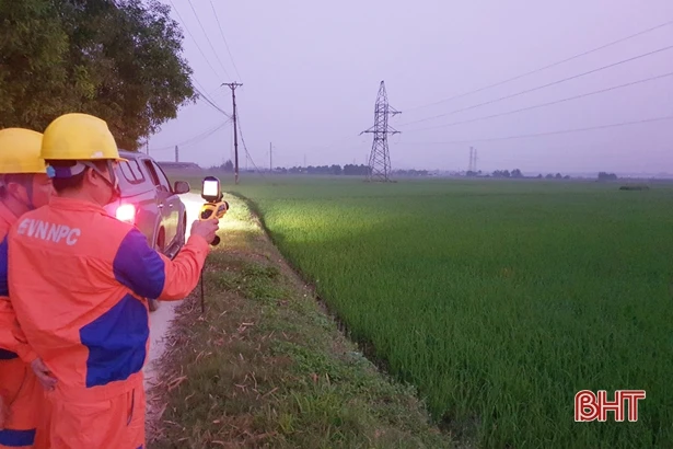 Điện lực Hà Tĩnh tuyên truyền, cảnh báo các nguy cơ tai nạn điện trong mùa mưa bão