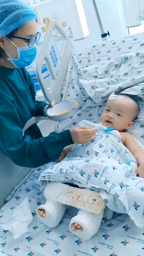 Trúc Nhi, Diệu Nhi bắt đầu ăn cháo