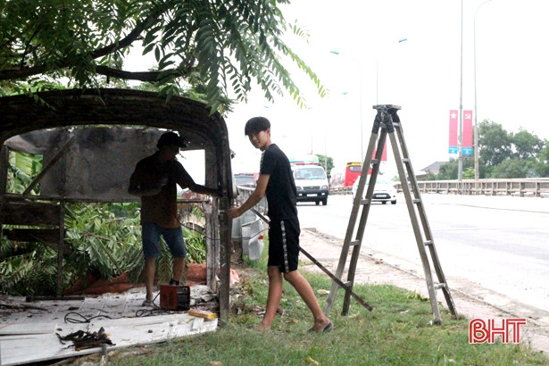 Can Lộc ra quân xử lý vi phạm hành lang ATGT trên Quốc lộ 1A, Tỉnh lộ 548