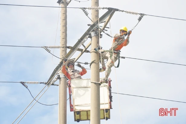 Điện lực Hà Tĩnh tuyên truyền, cảnh báo các nguy cơ tai nạn điện trong mùa mưa bão