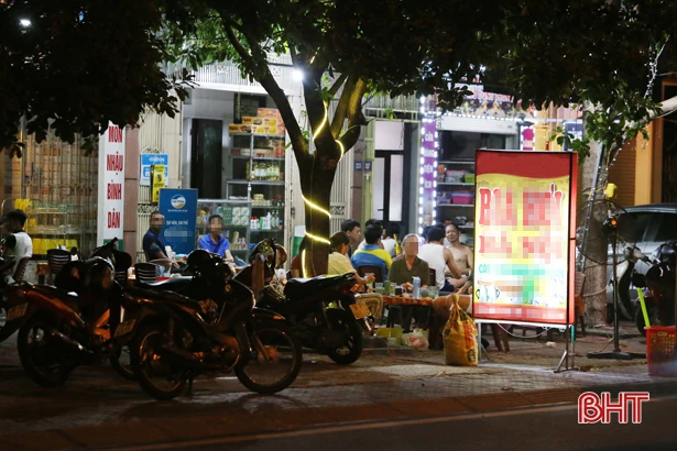 Một bộ phận người dân Hà Tĩnh còn lơ là trong phòng, chống Covid-19 nơi công cộng