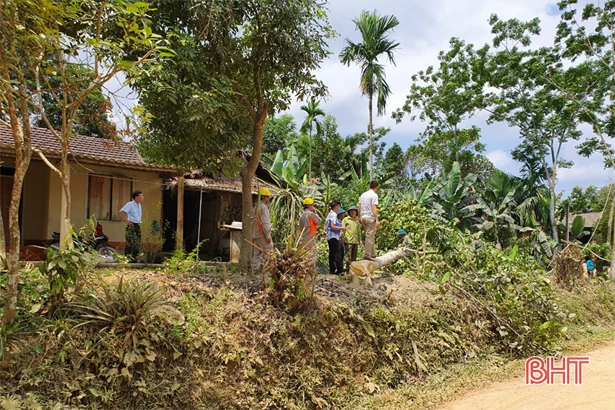 Điện lực Hà Tĩnh tuyên truyền, cảnh báo các nguy cơ tai nạn điện trong mùa mưa bão