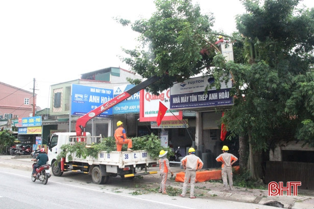 Can Lộc ra quân xử lý vi phạm hành lang ATGT trên Quốc lộ 1A, Tỉnh lộ 548