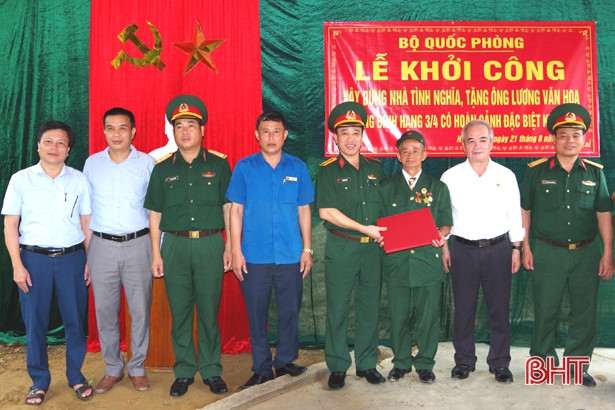 Bộ Quốc phòng tặng nhà tình nghĩa cho thương binh ở Hương Khê