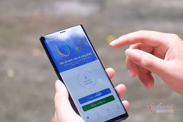 Vì sao ở nhà một mình nhưng Bluezone vẫn báo lượt tiếp xúc?