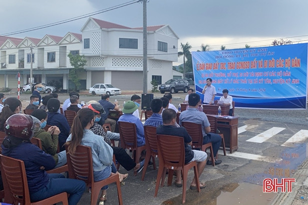 Bàn giao đất tái định cư cho 41 hộ dân xung quanh Nhà máy rác Phú Hà