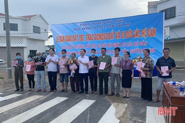 Bàn giao đất tái định cư cho 41 hộ dân xung quanh Nhà máy rác Phú Hà