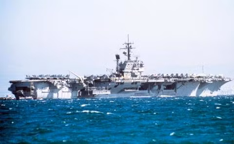 Đóng tàu sân bay- Mỹ đang ném tiền xuống biển? Đóng tàu sân bay- Mỹ đang ném tiền xuống biển?