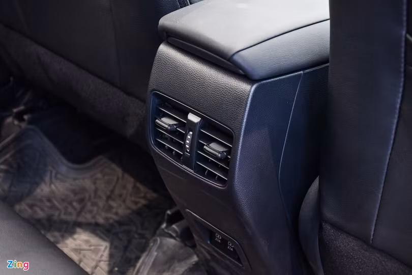 Chi tiết Toyota Corolla Cross 1.8HV - xe hybrid giá dưới 1 tỷ đồng