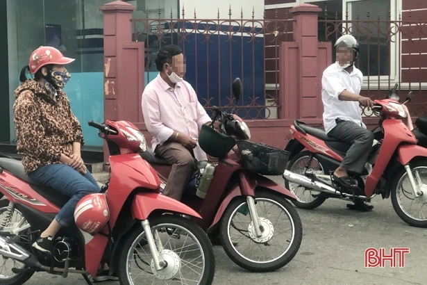 Một bộ phận người dân Hà Tĩnh còn lơ là trong phòng, chống Covid-19 nơi công cộng