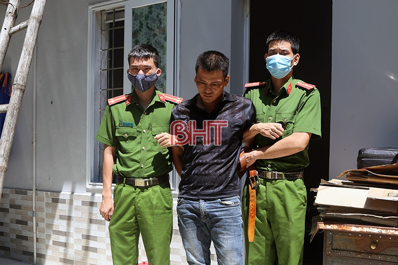 Hà Tĩnh: Bắt đối tượng vận chuyển 1kg ma túy đá trên đường đi tiêu thụ