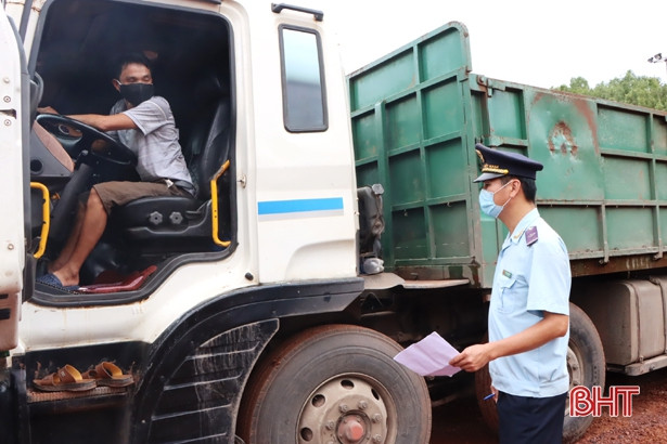 Hải quan Hà Tĩnh thu nộp gần 850 triệu đồng từ xử lý vi phạm hành chính