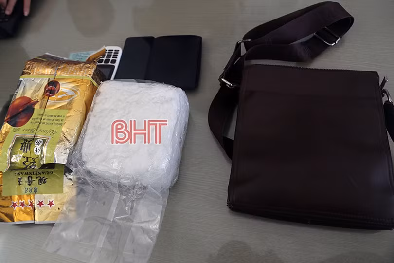 Hà Tĩnh: Bắt đối tượng vận chuyển 1kg ma túy đá trên đường đi tiêu thụ