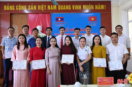 18 cán bộ, viên chức Hà Tĩnh được cấp chứng chỉ đào tạo tiếng Lào