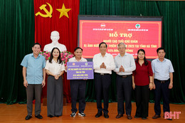 Quỹ Dân số LHQ tại Việt Nam hỗ trợ 525 triệu đồng khắc phục hậu quả thiên tai cho hội viên cao tuổi Hà Tĩnh 