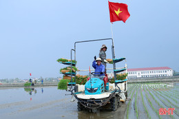 Nông dân Hà Tĩnh thi đua lao động, sản xuất