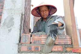 Người dân chật vật xây nhà giữa lúc giá vật liệu tăng