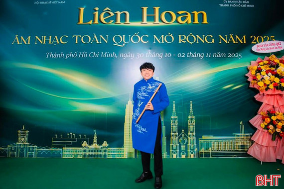 Chàng trai Hà Tĩnh giữ hồn dân tộc bằng tiếng sáo