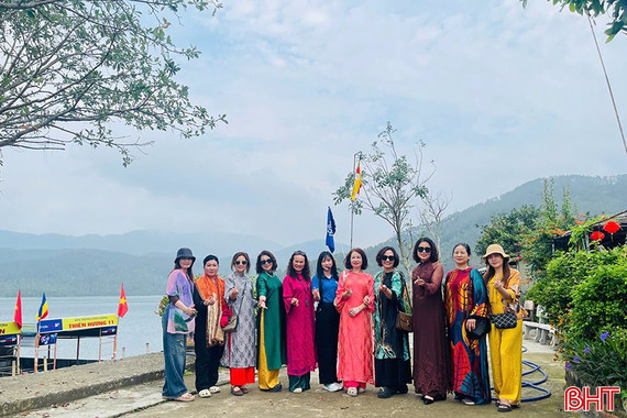 Những nữ "sứ giả" quảng bá du lịch Hà Tĩnh