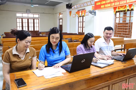 Xây dựng dữ liệu, phát triển người tham gia BHXH, BHYT