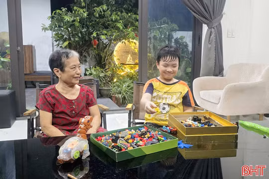 Tăng lương, người dân phấn khởi nhưng mong giá cả không "té nước theo lương"